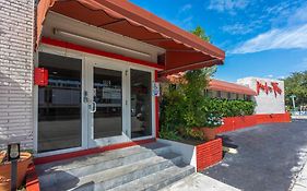 Beach And Town Motel